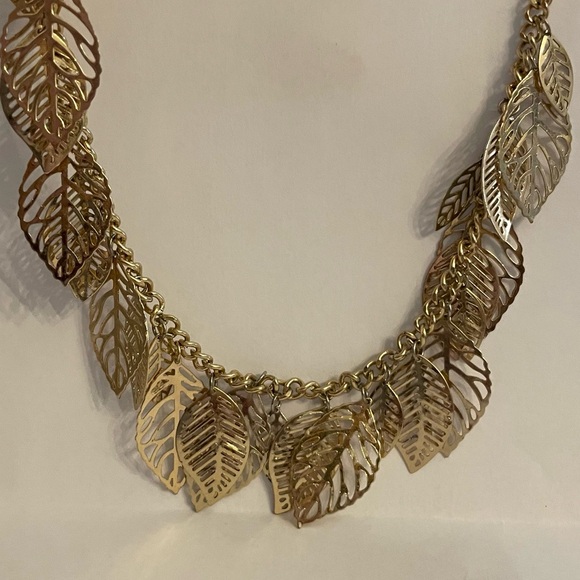 Gold tone leaf necklace - Picture 5 of 5